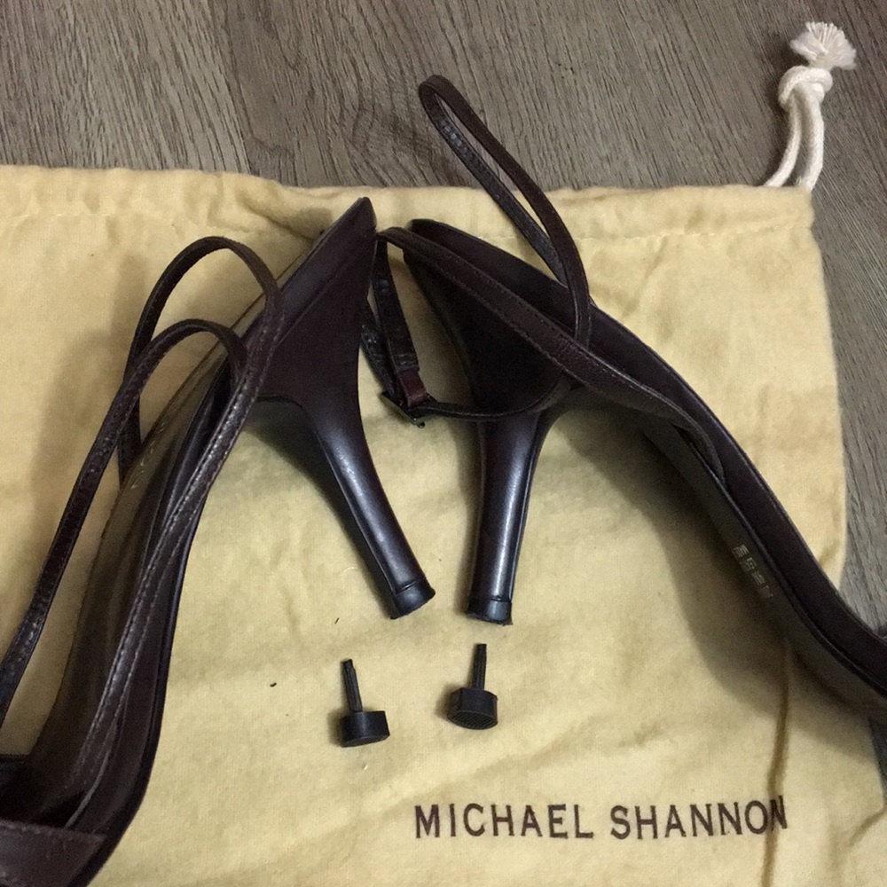 Michael Shannon Brown Strappy Leather Sandals & Travel Bag
Size 9 - Picture 10 of 13